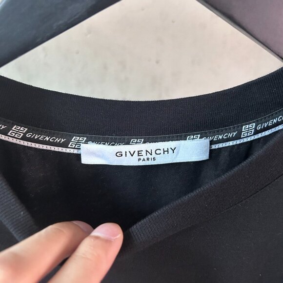 Givenchy Black Oversized Vintage Logo T-Shirt - Picture 6 of 7